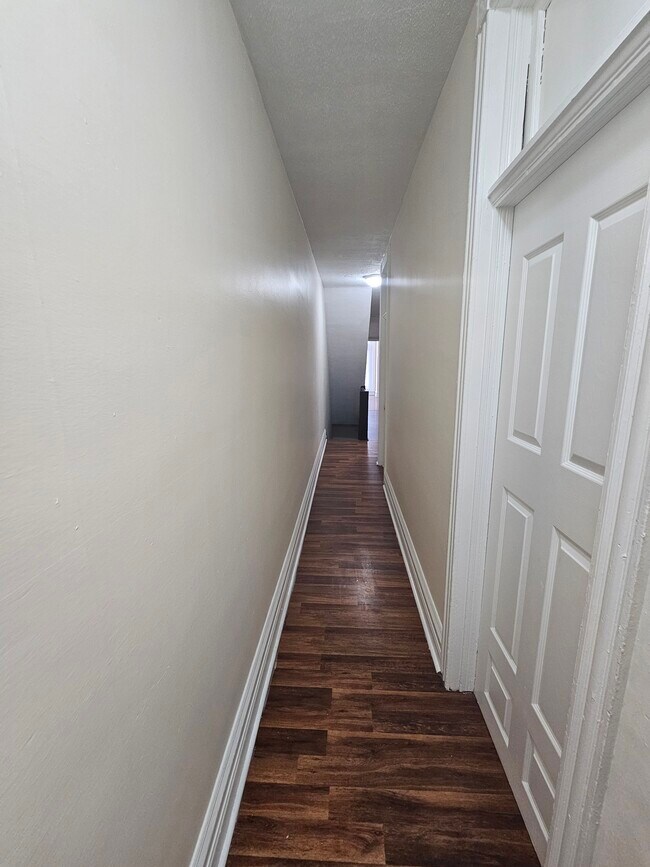 Building Photo - 132 W Douglass St