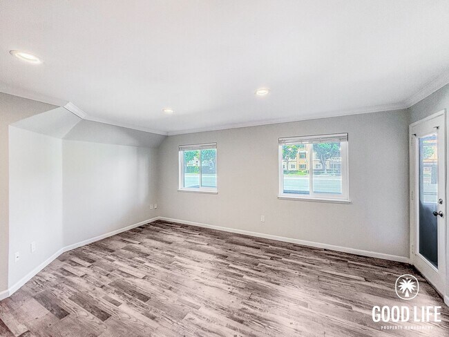 Building Photo - SD: 2BD/2BA Condo in UTC with Reserved Parking, Covered Balcony & In-Unit Laundry