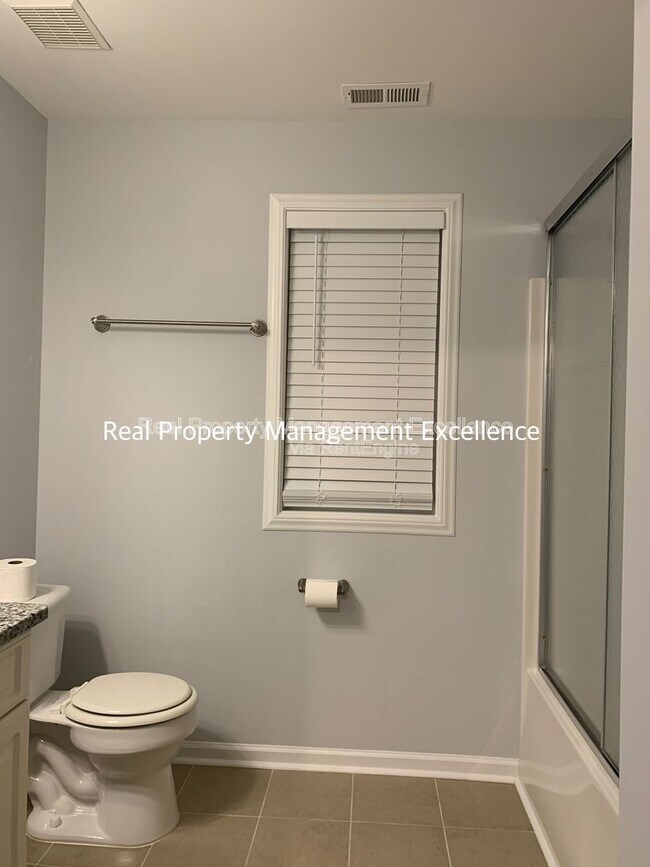 Building Photo - 110 Caribbean CT'