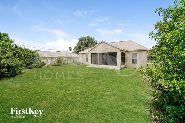 Building Photo - 474 Harvey Ave NE