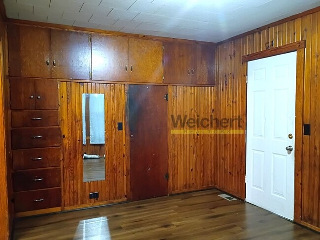 Building Photo - Charming 2BR/1BA Home with Spacious Backyard