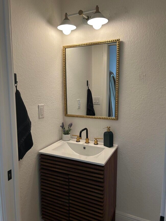 Building Photo - 12768 Westhampton Cir