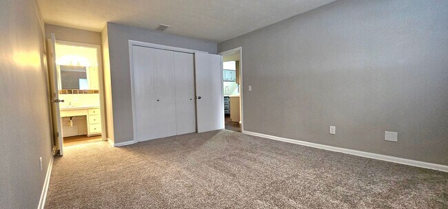 Building Photo - 3809 Briar Pl