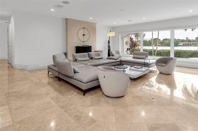 Building Photo - 415 Rovino Ave