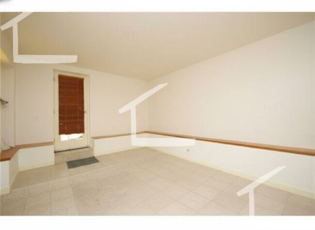 Building Photo - Charming 3 Bedroom- No Broker Fee