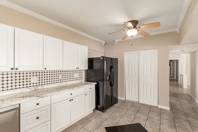 Building Photo - Renovated Urban Penthouse in Downtown Phoe...