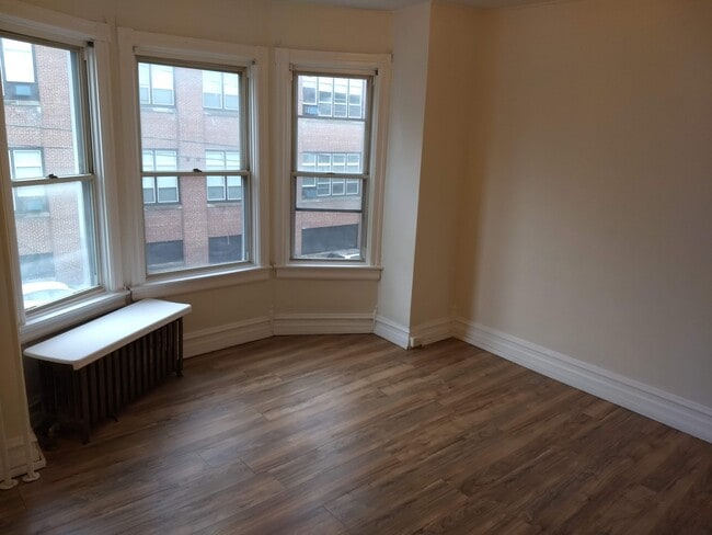 Building Photo - 424 N Jordan St