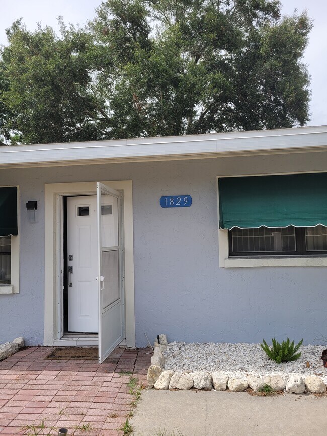 PERFECT 2BED/1BATH - 1829 Towhee Ln