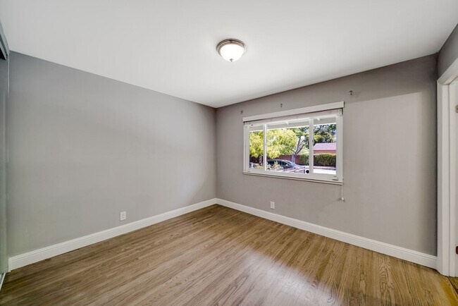 Building Photo - 5741 Seifert Ave