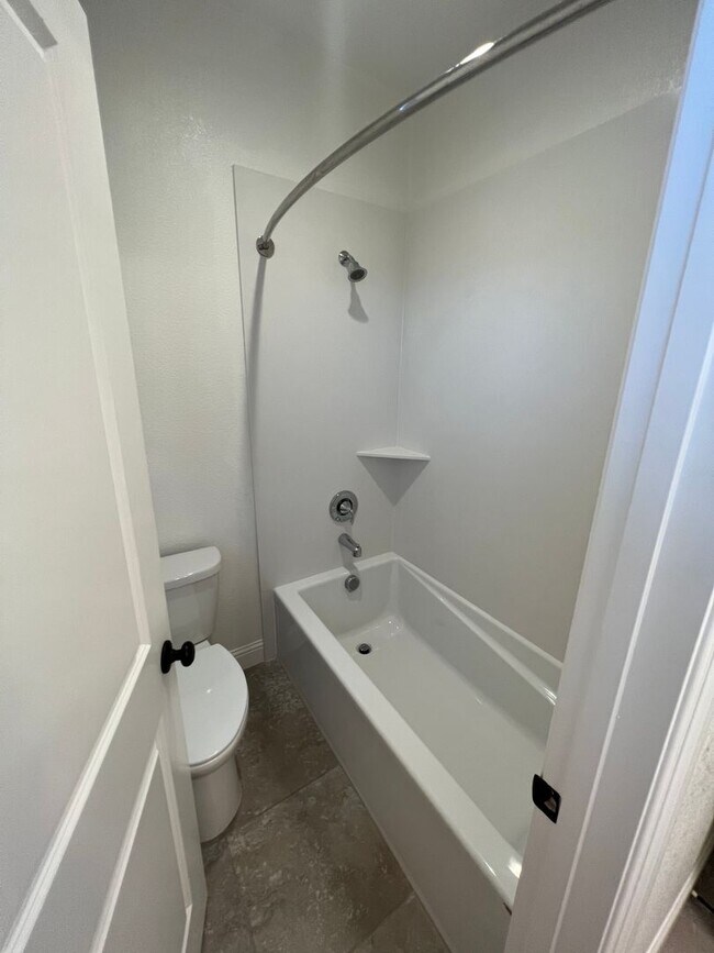 Building Photo - Spacious 4 Bedroom Home with Downstairs Bedroom and Upstairs Loft in Whitney Ranch Rocklin