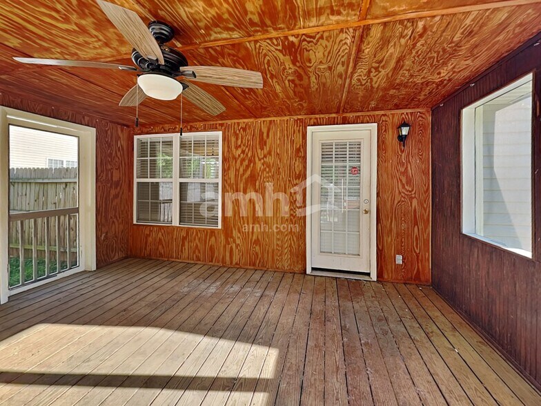 Building Photo - 555 Whistling Swan Dr