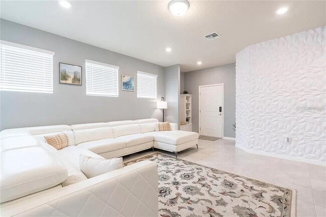 Building Photo - 7243 Oakmoss Loop