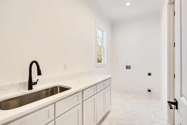 Building Photo - 641 Fletcher Rd