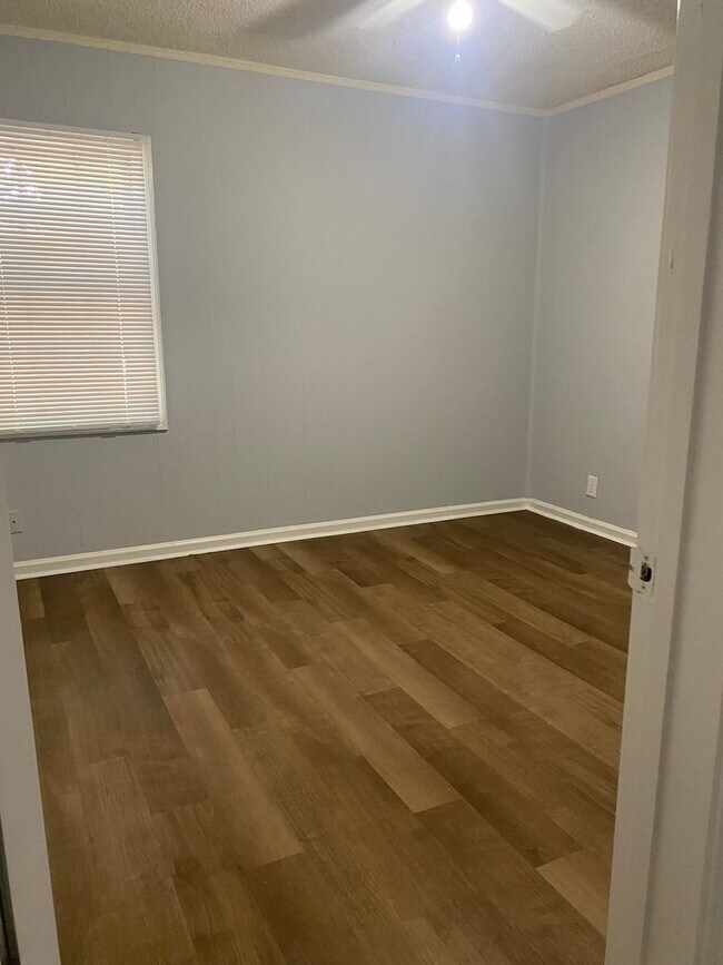 Building Photo - Beautifully Updated 3-Bedroom, 2-Bath Home...