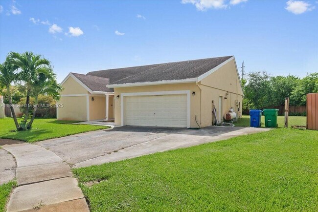 Building Photo - 8920 Crescent Dr