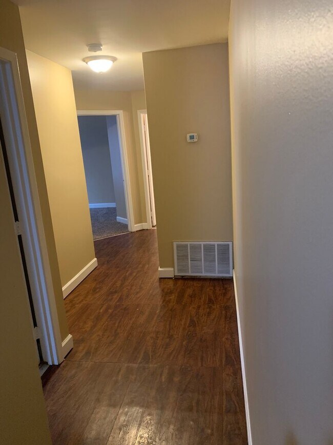 Building Photo - 3 bed/1 bath Old Louisville
