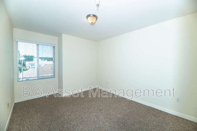 Building Photo - 1459 MacArthur Blvd