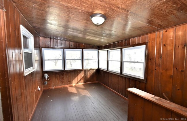 Building Photo - 266 Linwood St