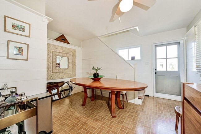 Building Photo - Furnished Master Suite Near Manhattan Beach! All Utilities & Internet Included!