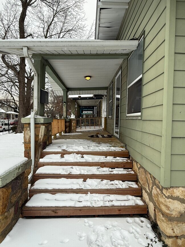 Building Photo - 1201 SW Garfield Ave