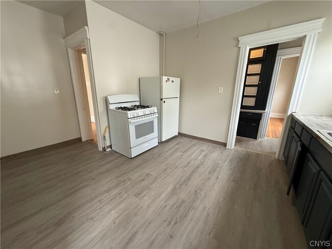 Building Photo - 367 Furman St