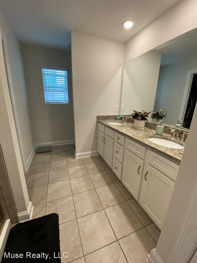 Building Photo - 4 br, 2.5 bath House - 1127 Pecan Ridge Road