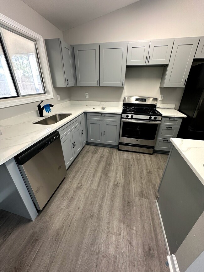 Building Photo - 679 Burnt Creek Dr NW