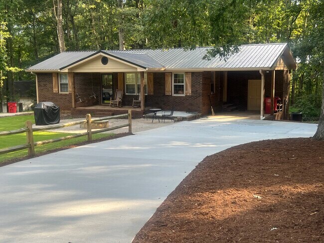 Building Photo - 810 Jefferson River Rd