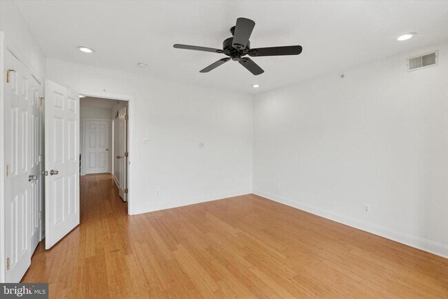Building Photo - 1707 Carpenter St