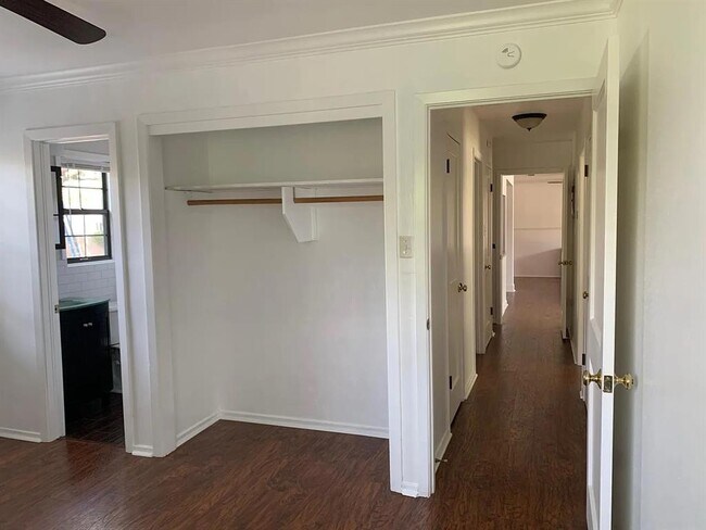 Building Photo - 5702 Fairlane Dr