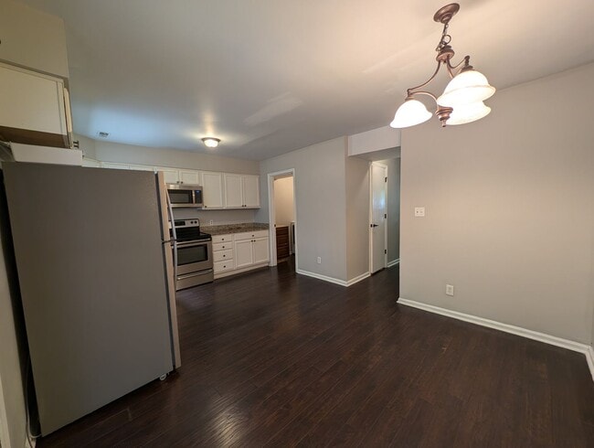 Building Photo - Charming  two story , 2 bedroom, 2.5 bath Condo located the Stratfordshire community !