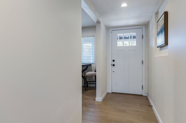 Building Photo - Cute 3 Bedroom 2 Bath In Phoenix!