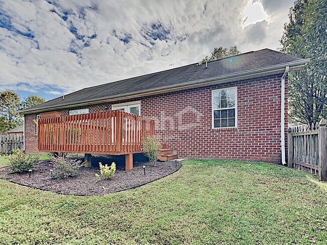 Building Photo - 1423 Newbury Ln