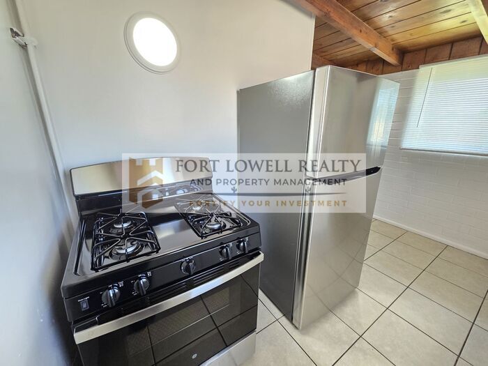 Building Photo - 3008 N Balboa Ave