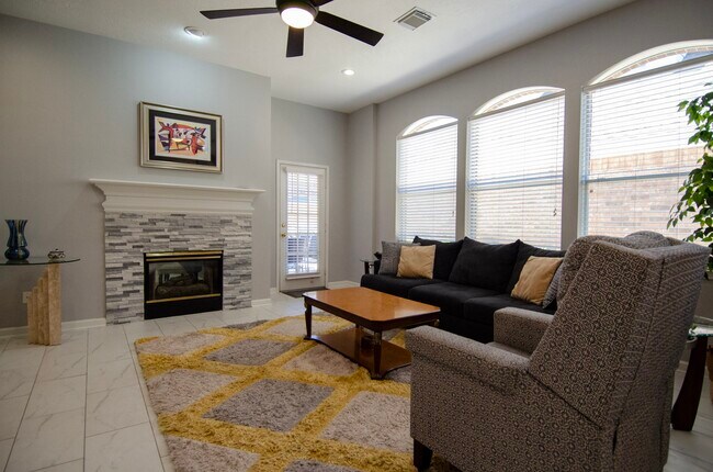 Building Photo - 1211 Campton Ct