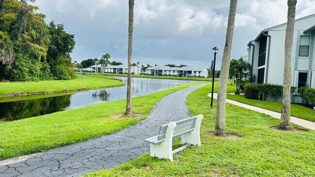 Building Photo - 1006 Green Pine Blvd