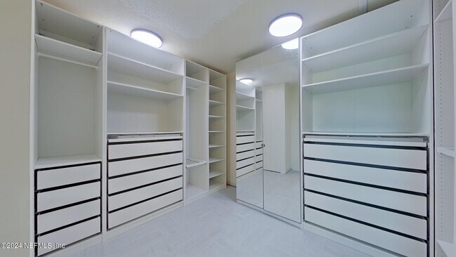 Building Photo - 3583 Shiner Dr