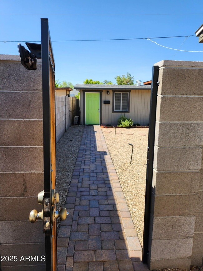 Building Photo - 2507 E Campo Bello Dr