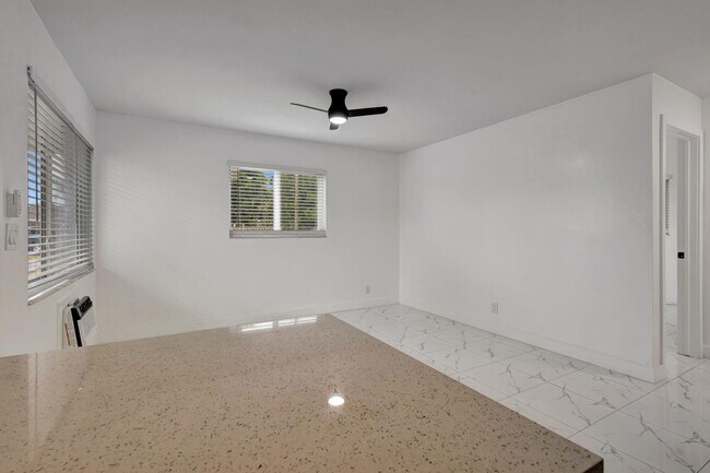 Building Photo - 525 S Broadway