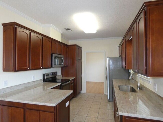 Building Photo - 4161 Longwood Cir