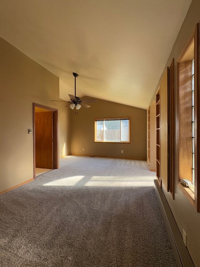 Building Photo - Spacious 6 Bedroom, 3 Bathroom Home Near CWU