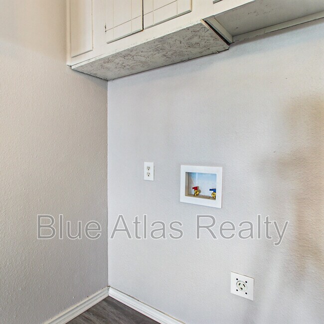 Building Photo - 5633 Ramey Ave