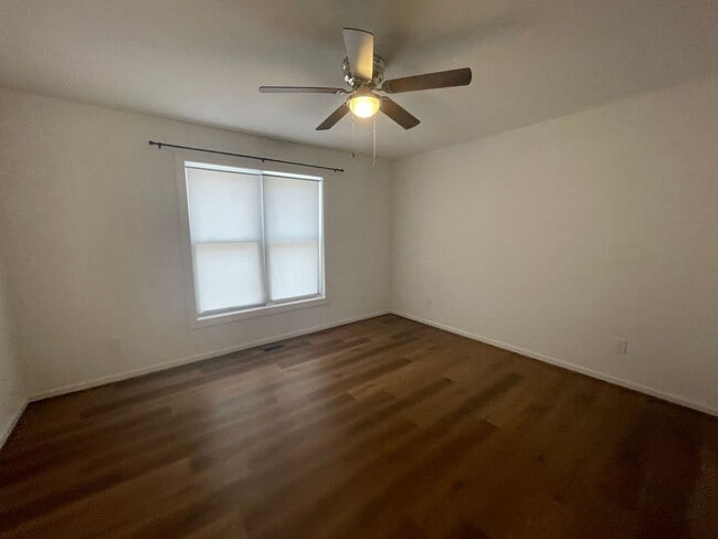 Building Photo - 350 Pinewood Cir