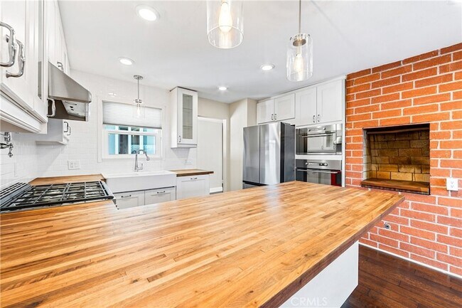 Building Photo - 16311 Woodstock Ln