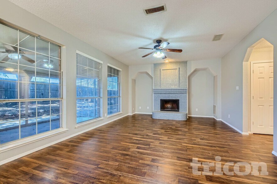 Building Photo - 4649 Devonshire Dr