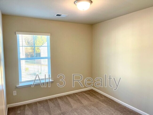 Building Photo - 3502 Lakeview Crk