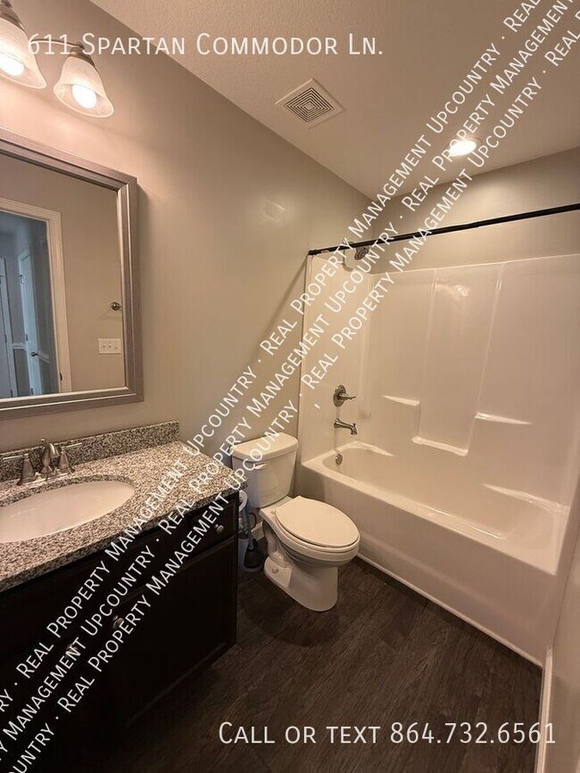 Building Photo - 611 Spartan Commodor Ln