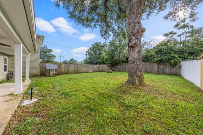 Building Photo - 876 Fairview Dr