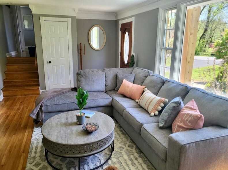 Building Photo - 202 Edgewater Dr