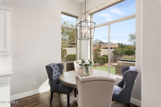 Building Photo - 9901 E Edgestone Dr
